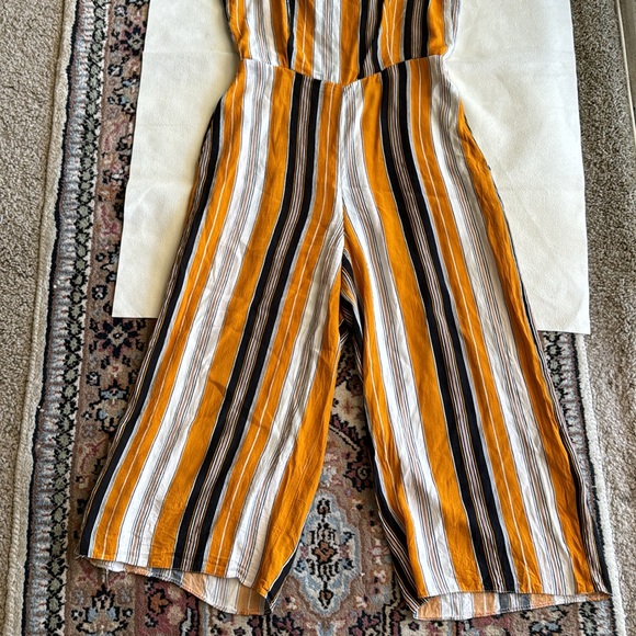 Contemporary Yellow Striped Wide Leg Cropped Jumpsuit Petite Size 6 - Picture 6 of 6